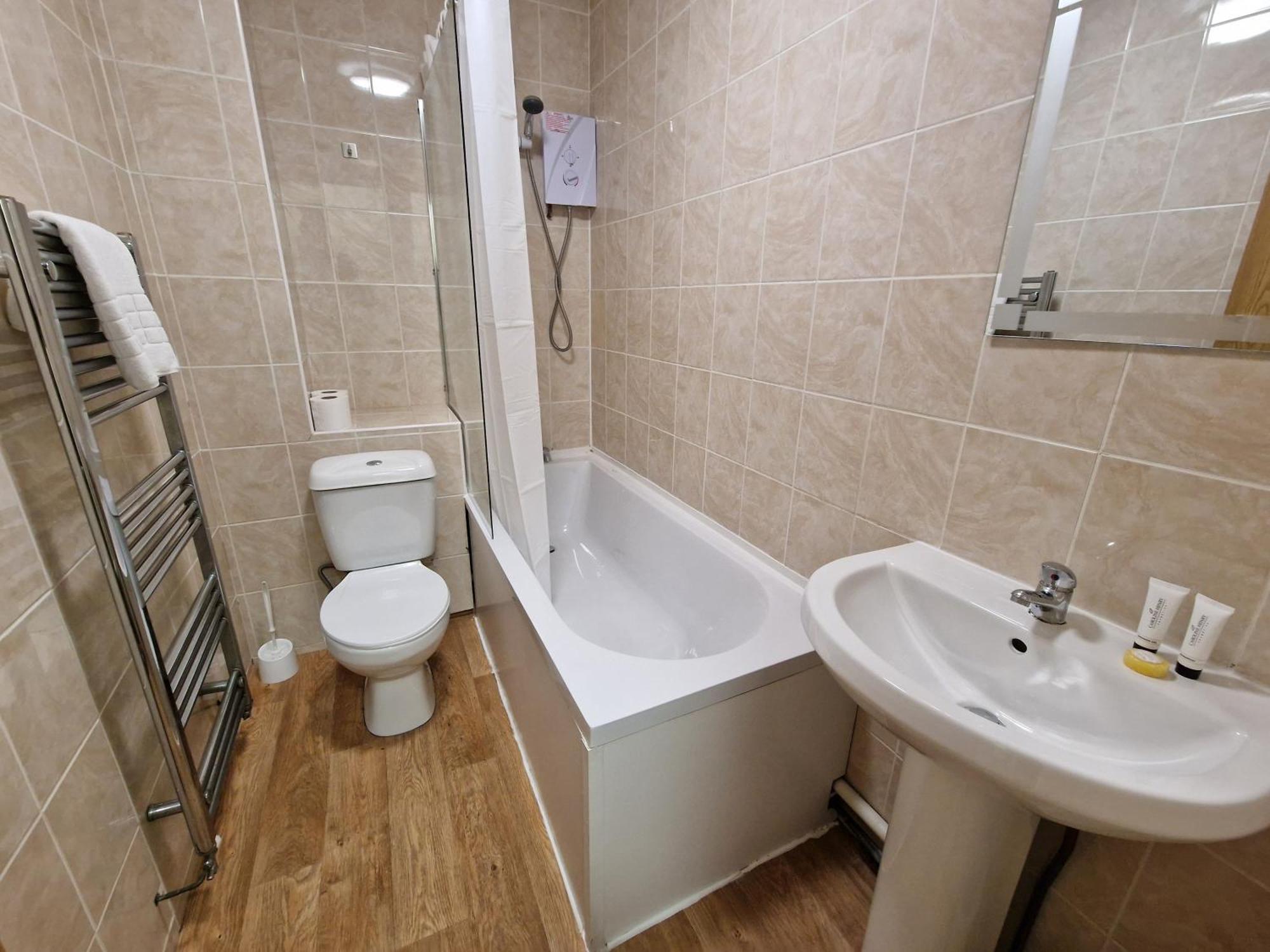 Portsmouth Road A Hotel Southampton Bagian luar foto